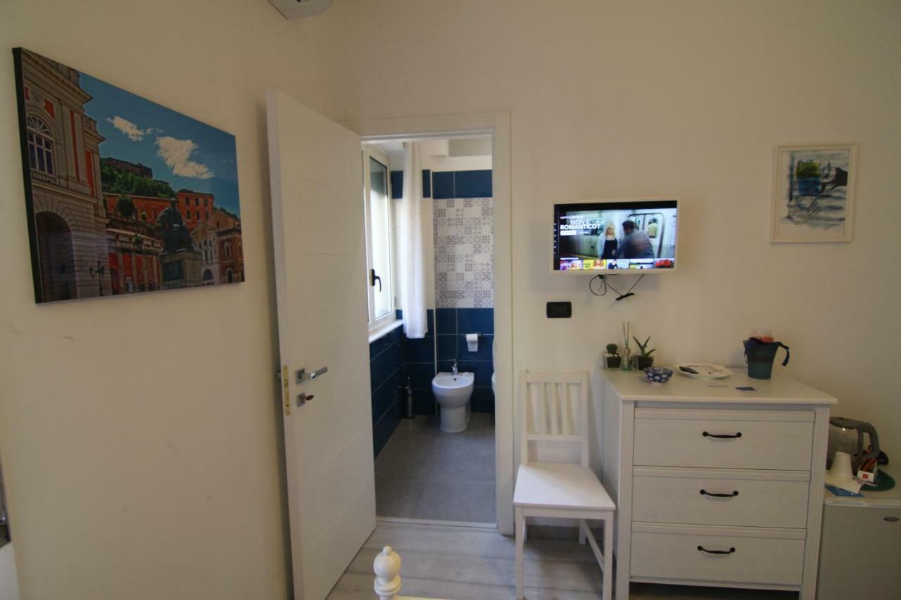 "7 Sorelle B&B" Camere In Pieno Centro Citta Con Bagno Privato, Free High Speed Wi-Fi, Netflix Cosenza Exterior foto