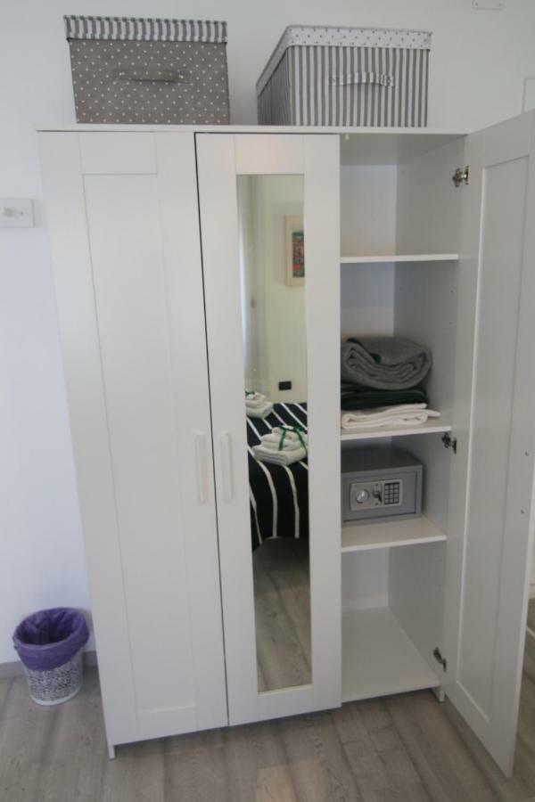 "7 Sorelle B&B" Camere In Pieno Centro Citta Con Bagno Privato, Free High Speed Wi-Fi, Netflix Cosenza Exterior foto