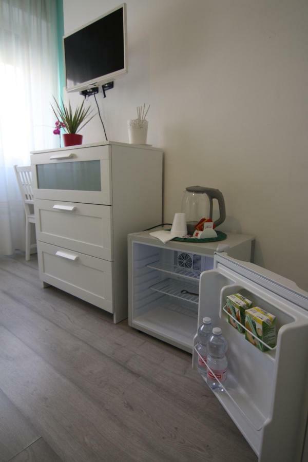 "7 Sorelle B&B" Camere In Pieno Centro Citta Con Bagno Privato, Free High Speed Wi-Fi, Netflix Cosenza Exterior foto